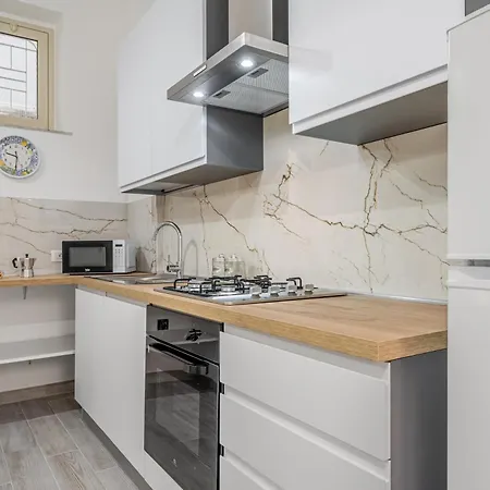 Guesthost - Bright Flat With Terrace In Apartmán