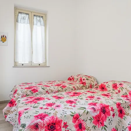Guesthost - Bright Flat With Terrace In Apartmán *