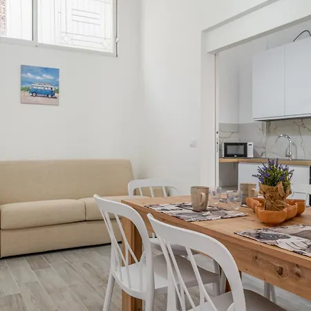 Guesthost - Bright Flat With Terrace In Apartmán *