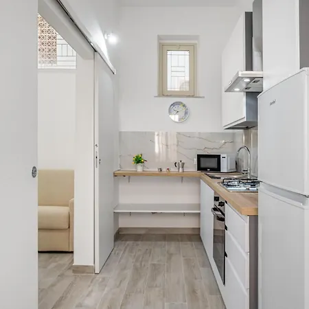 Guesthost - Bright Flat With Terrace In Apartmán