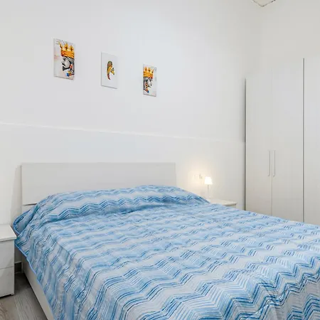 Guesthost - Bright Flat With Terrace In Apartmán Giardini Naxos