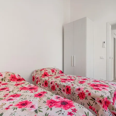 Guesthost - Bright Flat With Terrace In Apartmán