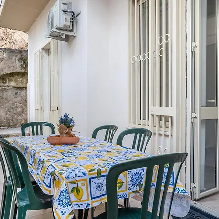 Guesthost - Bright Flat With Terrace In Apartmán