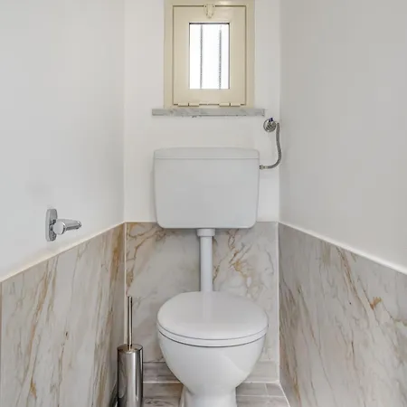 Guesthost - Bright Flat With Terrace In Apartmán Giardini Naxos