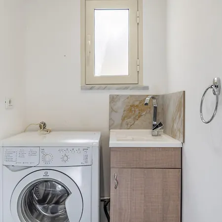Apartmán Guesthost - Bright Flat With Terrace In