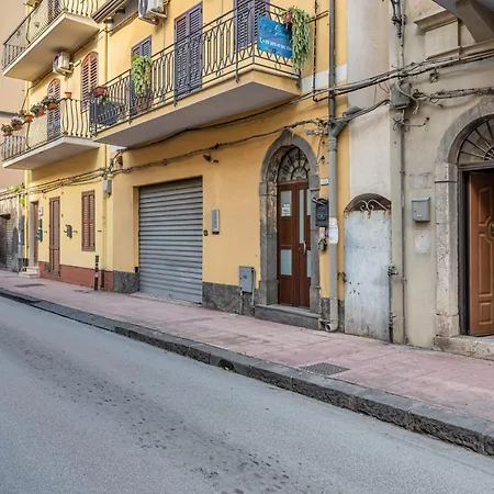 Guesthost - Bright Flat With Terrace In Giardini Naxos